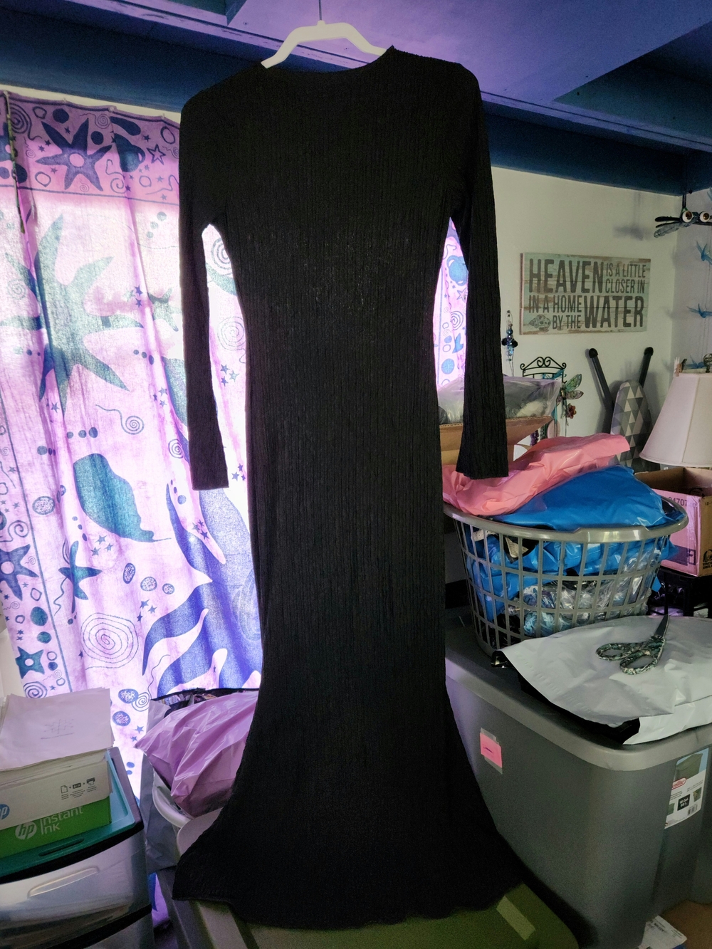 Elegant Black Ribbed Maxi Dress with Long Sleeves